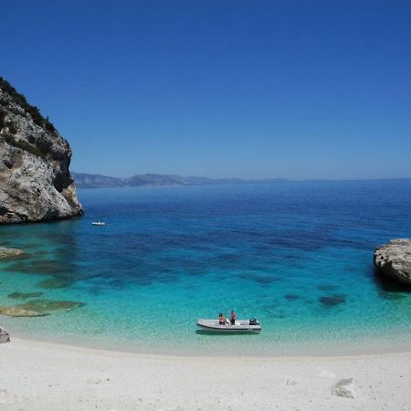 La Casa Gialla Cala Gonone Eksteriør bilde